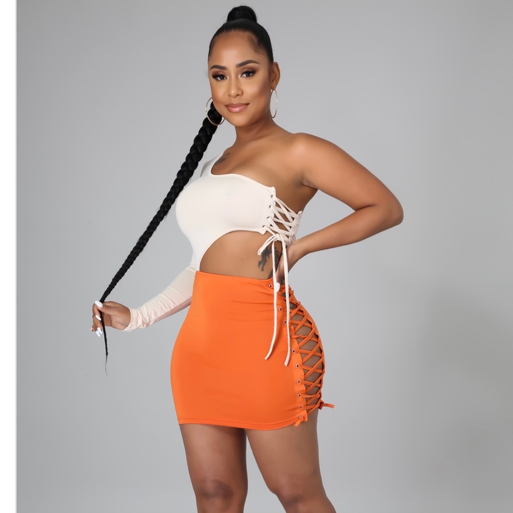 Stretch dress 
Round neckline